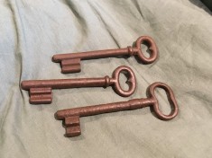 arta / design / antichitate - lot Chei vechi pentru usa / poarta diverse modele !