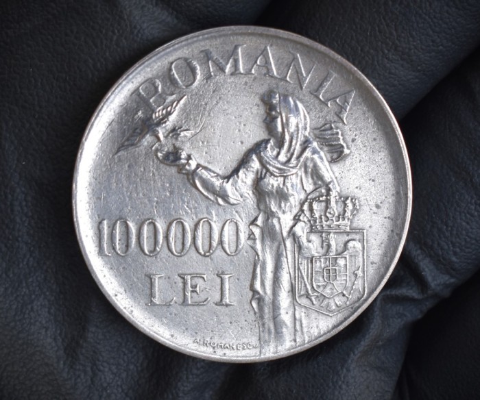 Moneda din Argint Regele Mihai I - 100.000 lei 1946 &bdquo;Pacea&rdquo; - ideala pentru botez