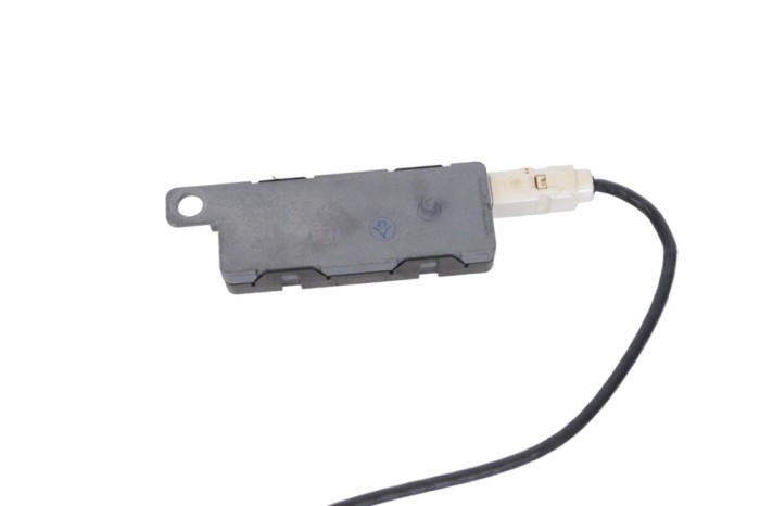 Amplificator de antena VW TOUAREG 7LA, 7L6, 7L7 2009 OEM: 7L6035552 17738810