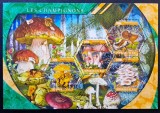 Ciuperci - Mali 2021 - Coliță Filatelică / Bloc de 4 Timbre Hexagonale Les Champignons (Ștampilat) CP1_II