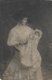 P2767N Femeie cu copil, fin de si&egrave;cle