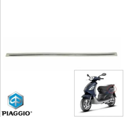 Ornament cromat carena laterala spate dreapta-stanga originala Piaggio Fly (07-14) 50-100-125-150cc foto