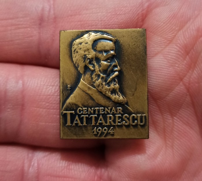 Insigna/pin Centenar Tattarescu 1994, medalist Teodor Zamfirescu