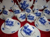 SET / SERVICIU CAFEA /CEAI CU MODEL IN RELIEF DIN PORTELAN SCHUMANN BAVARIA ECHT COBALT