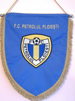 Fanion (de protocol-brodat) fotbal - FC PETROLUL PLOIESTI (dimensiuni mari) foto