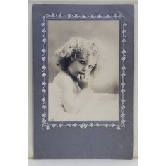 FETITA CU EVANTAI , FOTOGRAFIE TIP CARTE POSTALA , INCEPUTUL SEC. XX