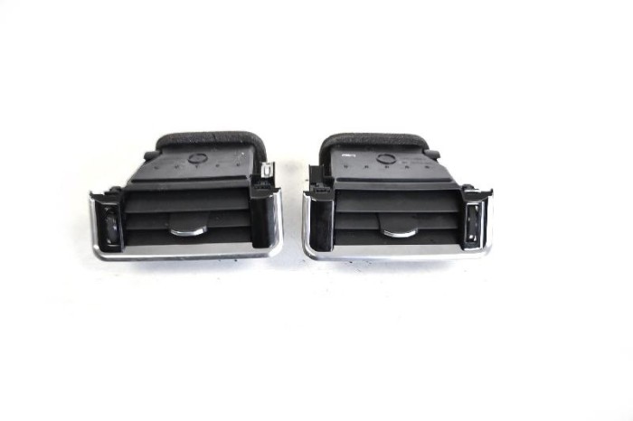 Gura de ventilație planșa de bord LAND ROVER RANGE ROVER VELAR L560 2018 OEM: J8A2-018B09-AD,J8A2-018B08-AD | 3716080