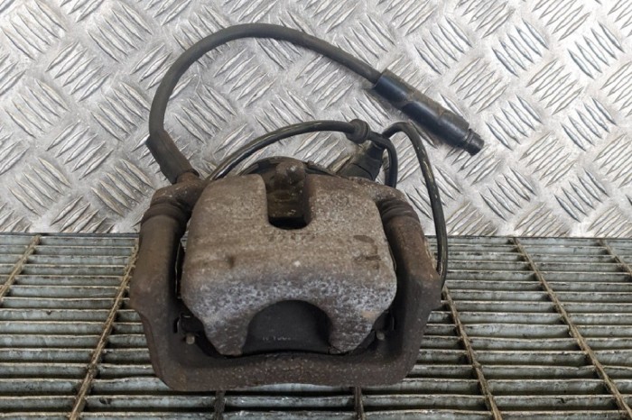 Etrier de fr&acirc;nă dreapta spate MERCEDES-BENZ A W176 2015 OEM: A2464232298,A2465401205,A2465460443 11233119