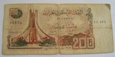 M1 - Bancnota foarte veche - Algeria - 200 dinari - 1983 foto