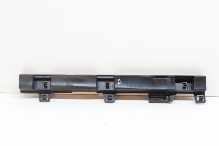 Suport prag lateral dreapta față BMW 2 Coupe F22, F87 2014 OEM: 7268074 13913717