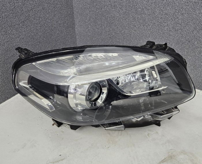 Far dreapta Renault Koleos I Facelift 2011-2013, model cu Xenon