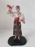 Papusa Arta Crisana Oradea femeie in port popular romanesc din Dobrogea, traditional, anii 70, dobrogeanca