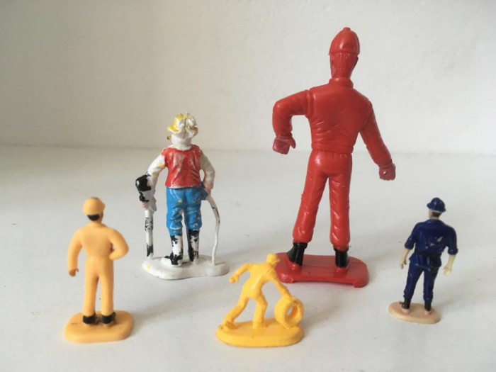 * Lot 5 figurine diverse (muncitori, mecanici, vanator) - intre 2-8cm, plastic
