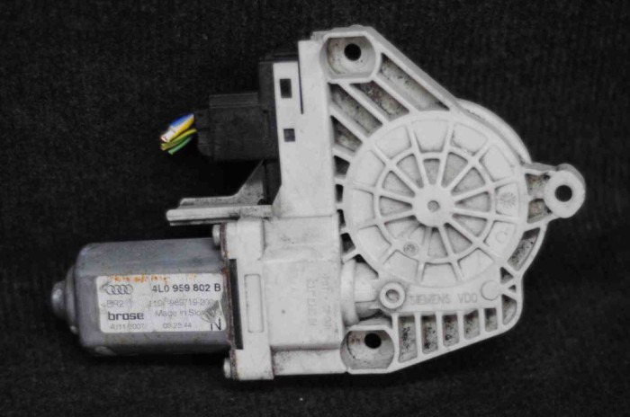 Motor macara geam ușă dreapta față AUDI Q7 4L 2008 OEM: 4L0959802B 1716801