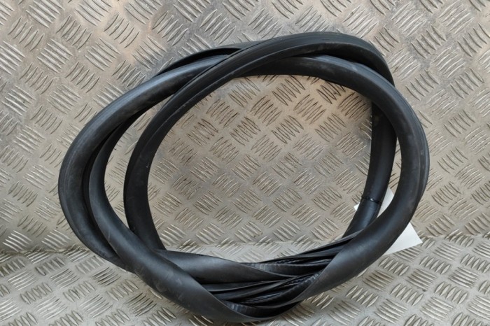 Garnitura ușă st&acirc;nga spate TESLA MODEL Y 2023 OEM: 1497675-00-D | 26302001