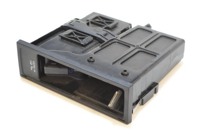 Port USB/AUX-In VW PASSAT B7 362 2012 OEM: 5N0035341F 2315567