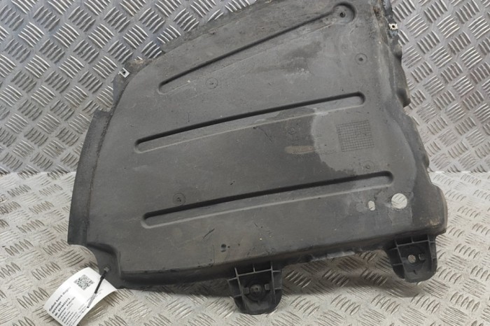 Scut motor st&acirc;nga spate SKODA SUPERB III Estate 3V5 2021 OEM: 3V0825205A | 31845373