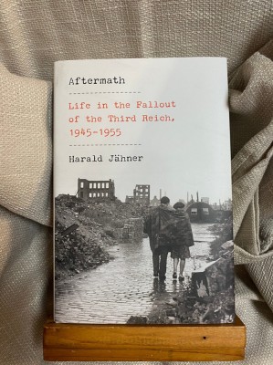 Aftermath Life in the Fallout of the Third Reich, 1945-1955/ Harald Jahner foto