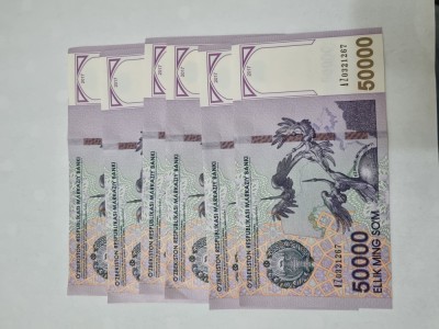 bancnota uzbekistan 50.000 s 2017 foto