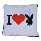 Perna decorativa &ndash; Design Playboy cu inimioara
