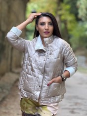 Geaca dama bej asimetrica cu buzunare aplicate si capse