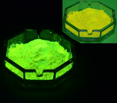 Pigment galben fluorescent reactiv UV foto