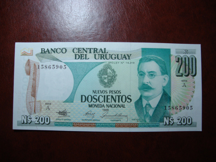URUGUAY 200 NUEVOS PESOS 1986 UNC