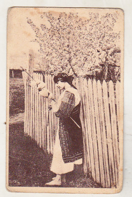 bnk cp Femeie in costum popular - Vedere - uzata 1929 foto