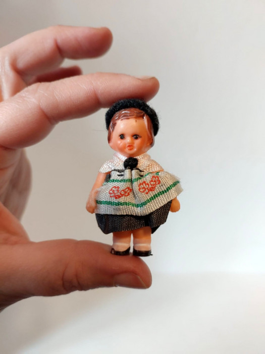 ** Papusa mini, vintage, ARI, Germania, 5cm, cauciuc, brate articulate, colectie