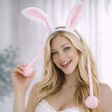 Bentita de deghizare cu urechi de iepure cu miscare, blana sintetica alba si roz, 24 cm, CMCLASS