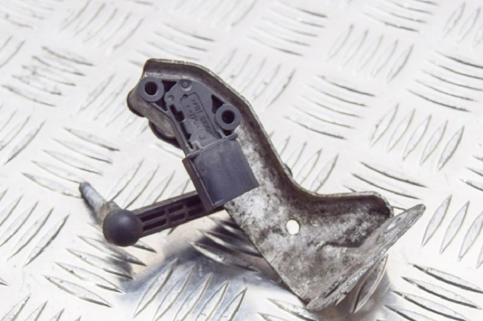 Senzor de nivel &icirc;nălțime dreapta spate TESLA MODEL S 2014 OEM: 1027976-00-A,6006526-00-B 11539006