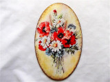 Tablou cu flori rosii, albe si albastre, tablou oval pe lemn 40615