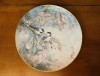 FARFURIE DECORATIVA DIN PORTELAN- MARCAJ FRANKLIN MINT- CANTECUL FLORII DE CIRES-SEMNATURA J. CHENG D20,5cm