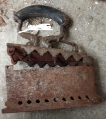 OBCTFR Fier de calcat pe carbuni 7