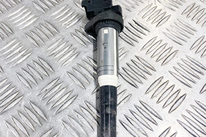 Bobina de inducție de &icirc;naltă tensiune BMW 5 F10 2011 OEM: KX43A,GN10571 11206843