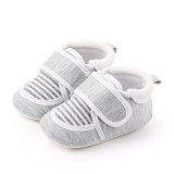 Pantofiori gri cu dungi albe (Marime Disponibila: 3-6 luni (Marimea 18