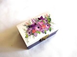 Cutie Lemn Decorata Manual, Mov cu Alb, Decupaj, Buchet Flori Mov, 9x5.5x5 cm, Handmade