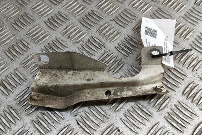 Suport aripa dreapta față CITRO&Euml;N JUMPY Furgon 2008 OEM: 995820A00,784658 31293404