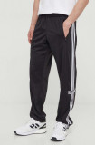 Cumpara ieftin Adidas Originals pantaloni de trening culoarea negru, cu imprimeu IM8219