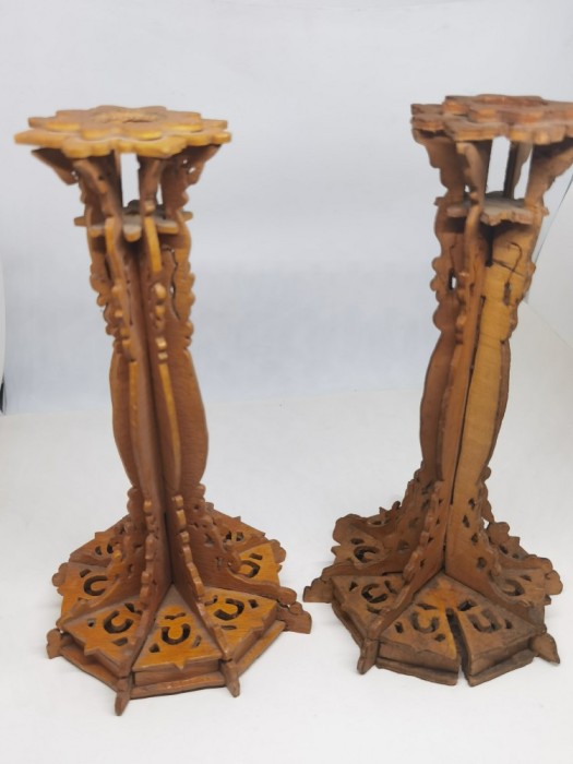 Set 2 sfesnice vechi din lemn, pentru decor.