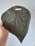 Frunza - Placa ceramica decorativa / platou de servire, lucrata manual, unicat, semnata KR, 29cm, artist made, studio pottery