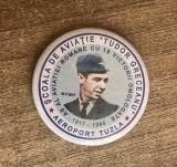 QW9 N8 82 - insigna - tematica aviatie - Scoala de aviatie Tudor Greceanu Tuzla