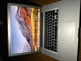 Laptop MacBook 15,4&rdquo; - Intel Core i7, 8 GB RAM, 240 SSD.