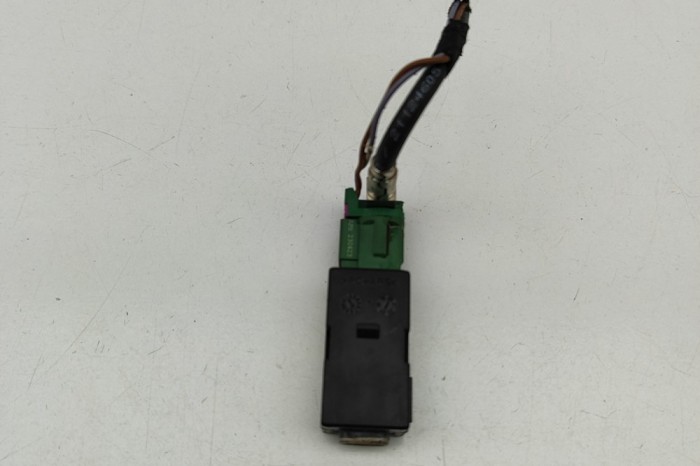 USB SKODA KAROQ NU7 2024 OEM: 3G5035726 | 31847968