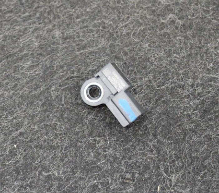 Senzor de impact dreapta față CITRO&Euml;N C4 Picasso II 2015 OEM: 9800395680 3430250