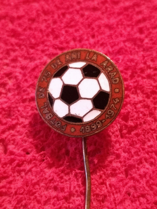 insigna fotbal - &quot;75 de ani de fotbal la ARAD&quot; 1899/1974
