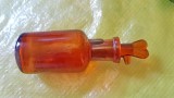 10040-Sticla Farmacie mica veche anii 1940 sau inainte stare buna. Inaltime 12.5 cm, diam. 4.5 cm, piesa frumoasa de colectie.
