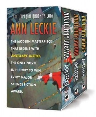 The Imperial Radch Boxed Trilogy: Ancillary Justice, Ancillary Sword, and Ancillary Mercy foto