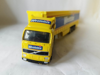 bnk jc Corgi 59518 Volvo Articulated Lorry - Weetabix foto