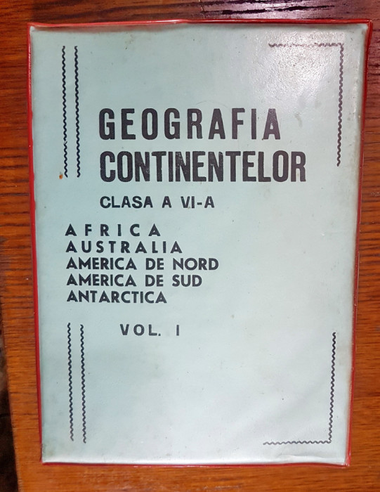 F290-Album Geografia Continentelor-Diapozitive RSR 111 bucati stare buna.